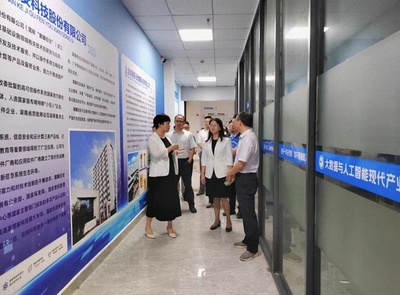 黃愛群總工程師調研產業學院，共謀軟件技術服務發展新篇章
